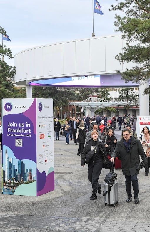 Visitors walking to Fi Europe