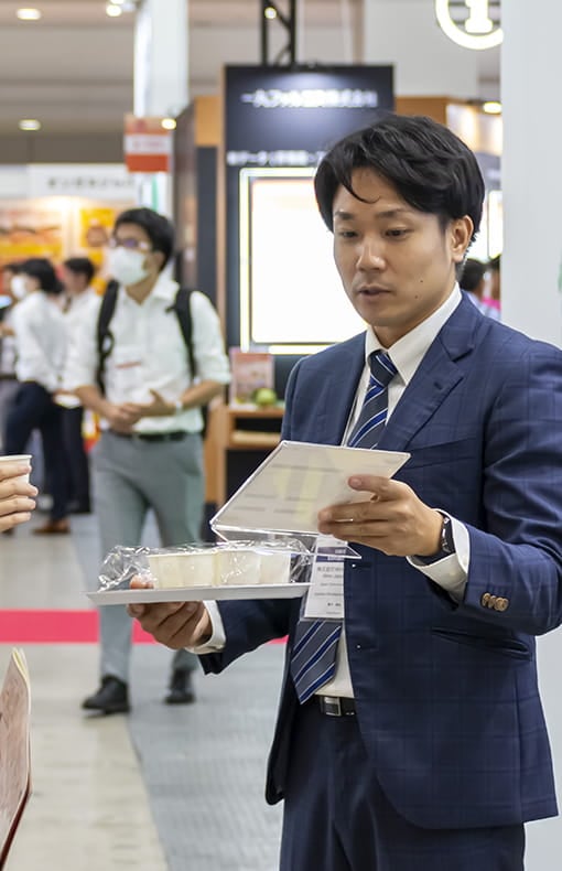 attendee reading paper at Hi Japan