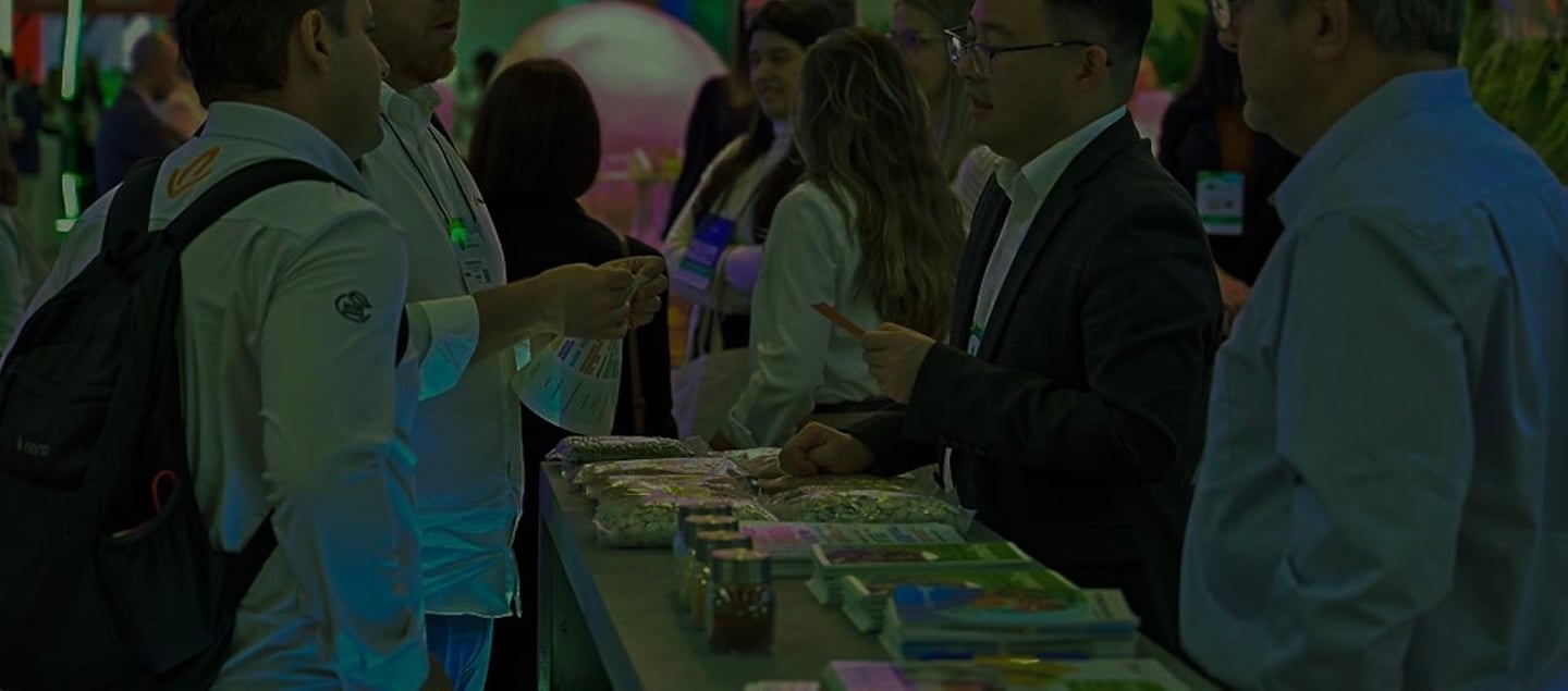 exhibitor looking at products at Fi South America