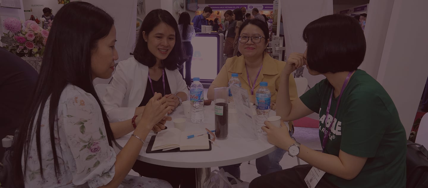 visitors at a round table talking at Fi Vietnam