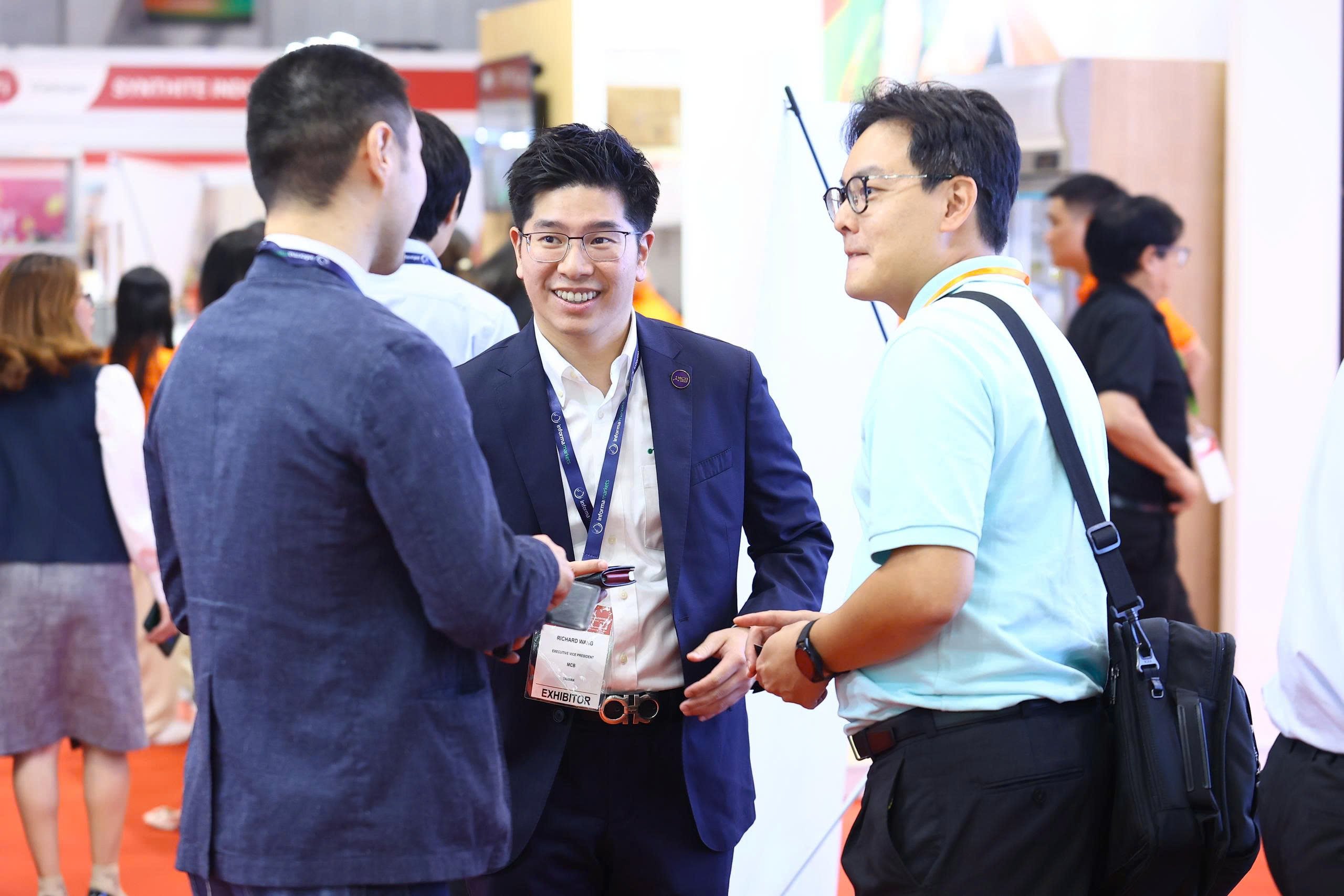 meeting between visitors at Fi Vietnam