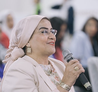 Visitor asking question at Women's Networking Breakfast at Fi Africa