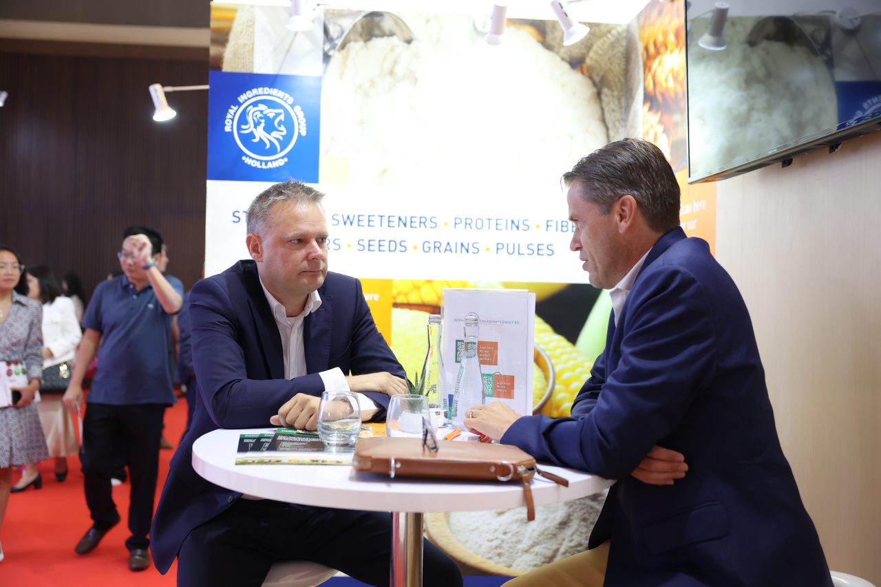 visitors posing at Fi Asia Indonesia