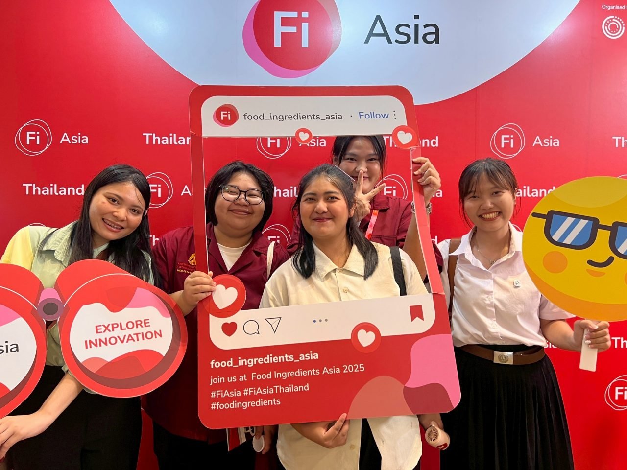 Exhibitors  smiling at Fi Thailand