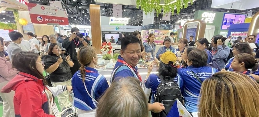 Happy visitors networking at Fi Thailand