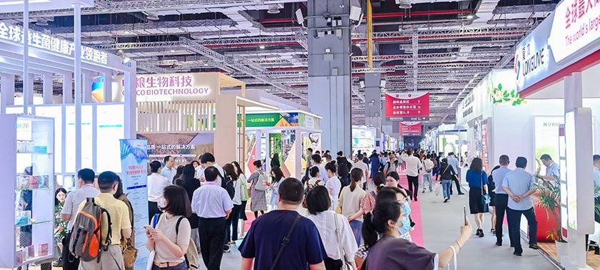 busy show floor 