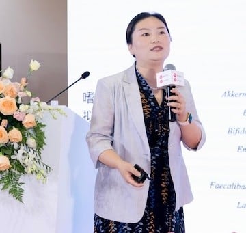 Hi China speaker on stage