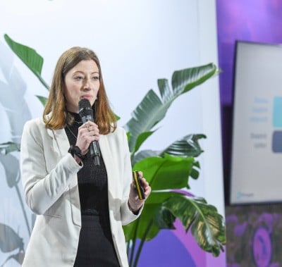 Two exhibitors showcasing the product at Fi Europe