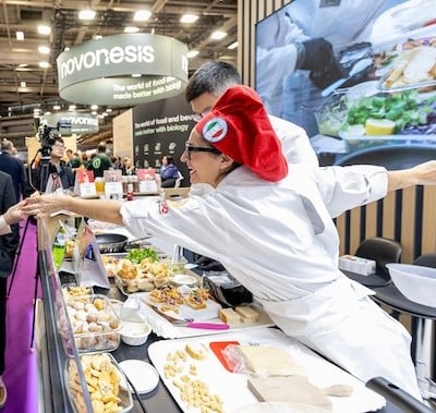 Exhibitor demo for visitor at Fi Europe