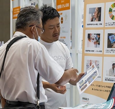 visitors pointing at product listing at Hi Japan 