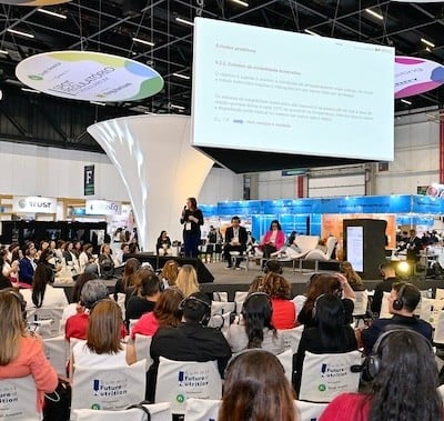 Speaker on stage at Fi South America