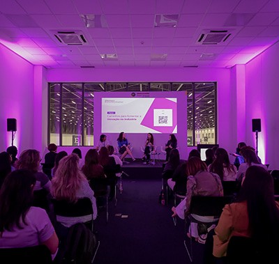 Crowd during women's networking breakfast at Fi South America