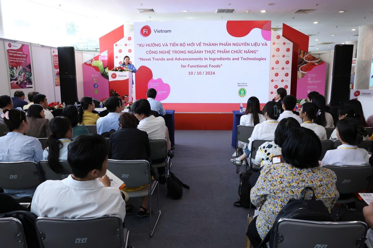 meeting between visitors at Fi Vietnam