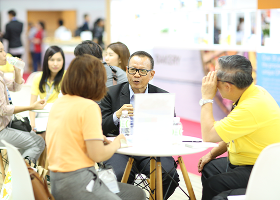 Business meeting at Fi Asia